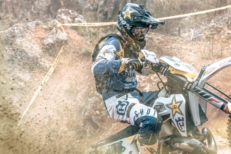 Motocross / Enduro Fahrtechnik: Dem Bike einen Schritt voraus