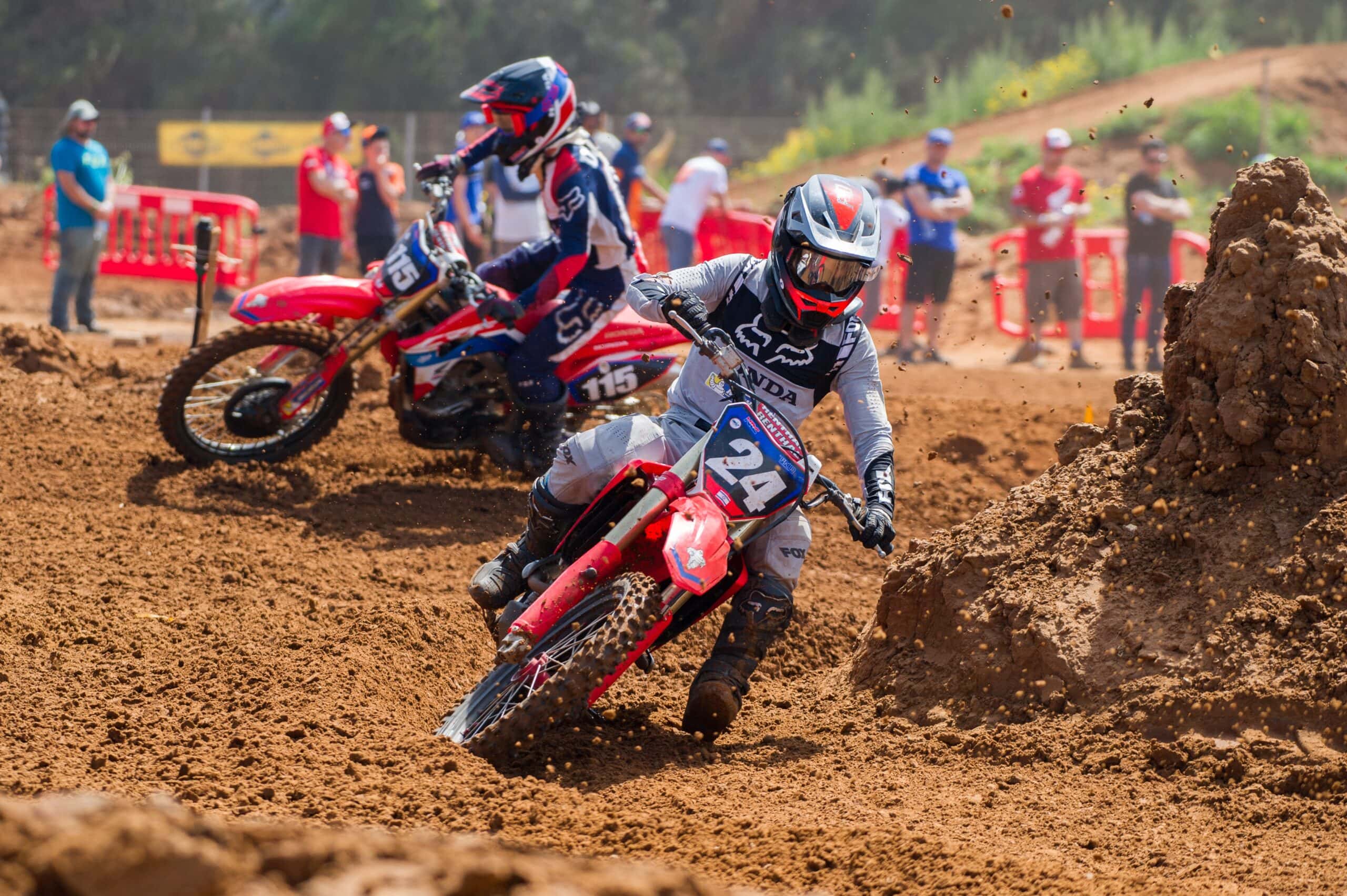 Motocross Enduro Fahrtechnik Sitzen und Stehen